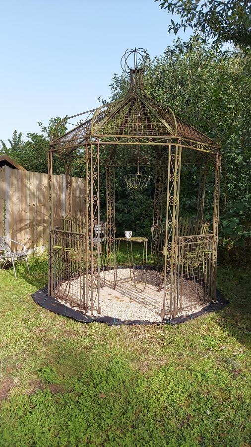 Отель Hot Tub Hideaway Hemyock Экстерьер фото