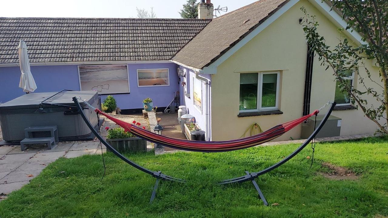 Отель Hot Tub Hideaway Hemyock Экстерьер фото