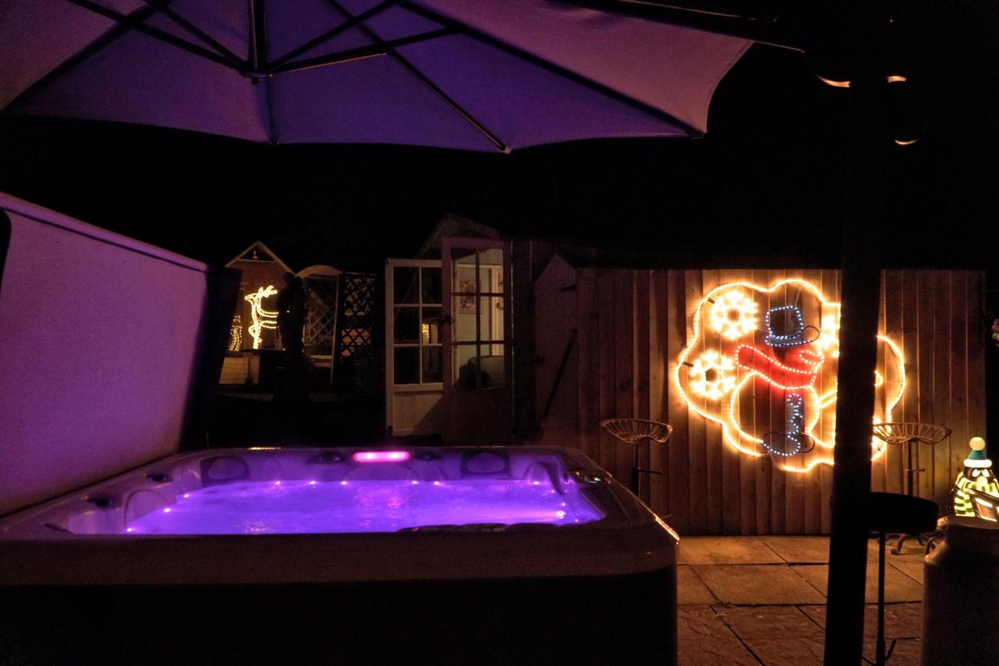 Отель Hot Tub Hideaway Hemyock Экстерьер фото