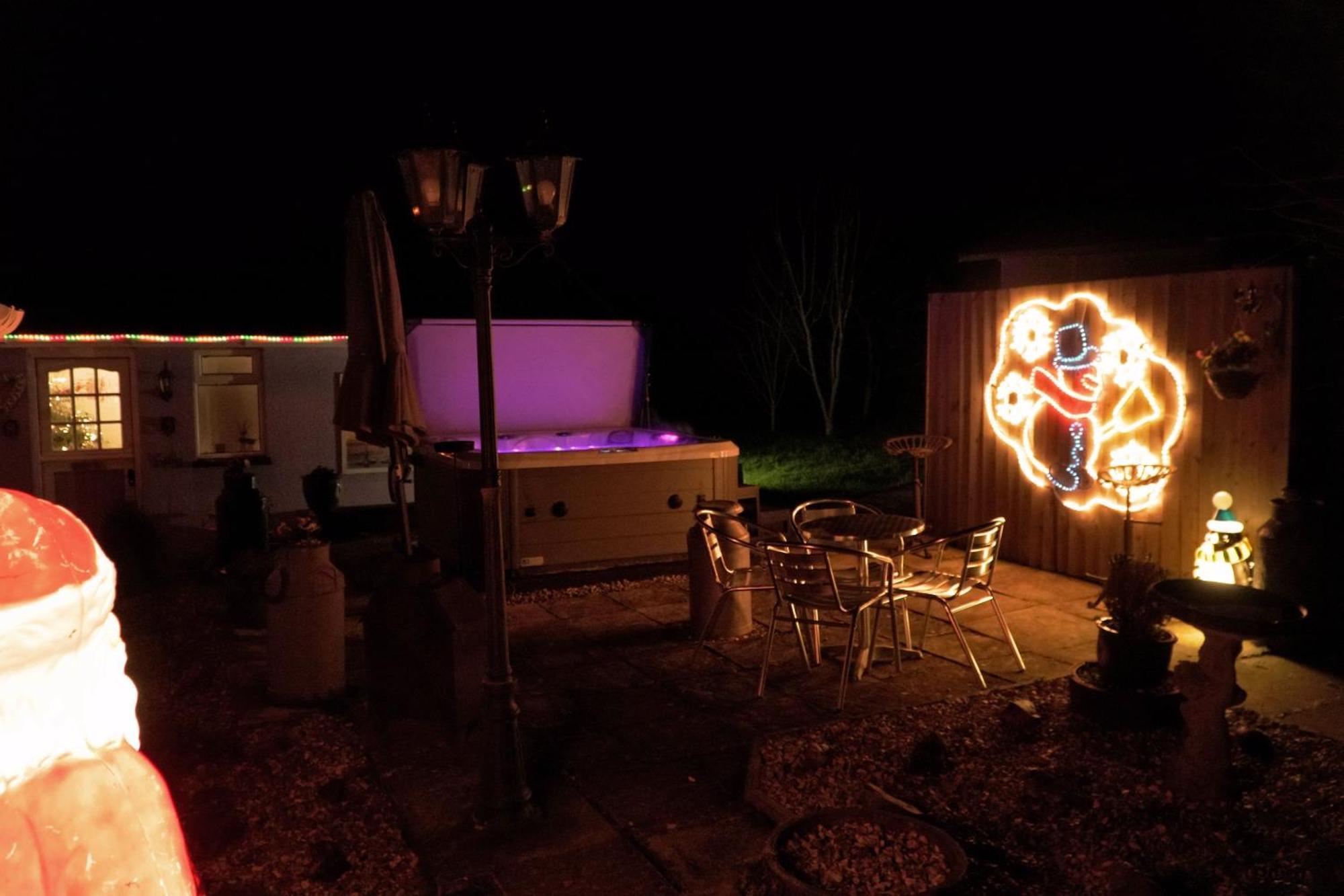 Отель Hot Tub Hideaway Hemyock Экстерьер фото