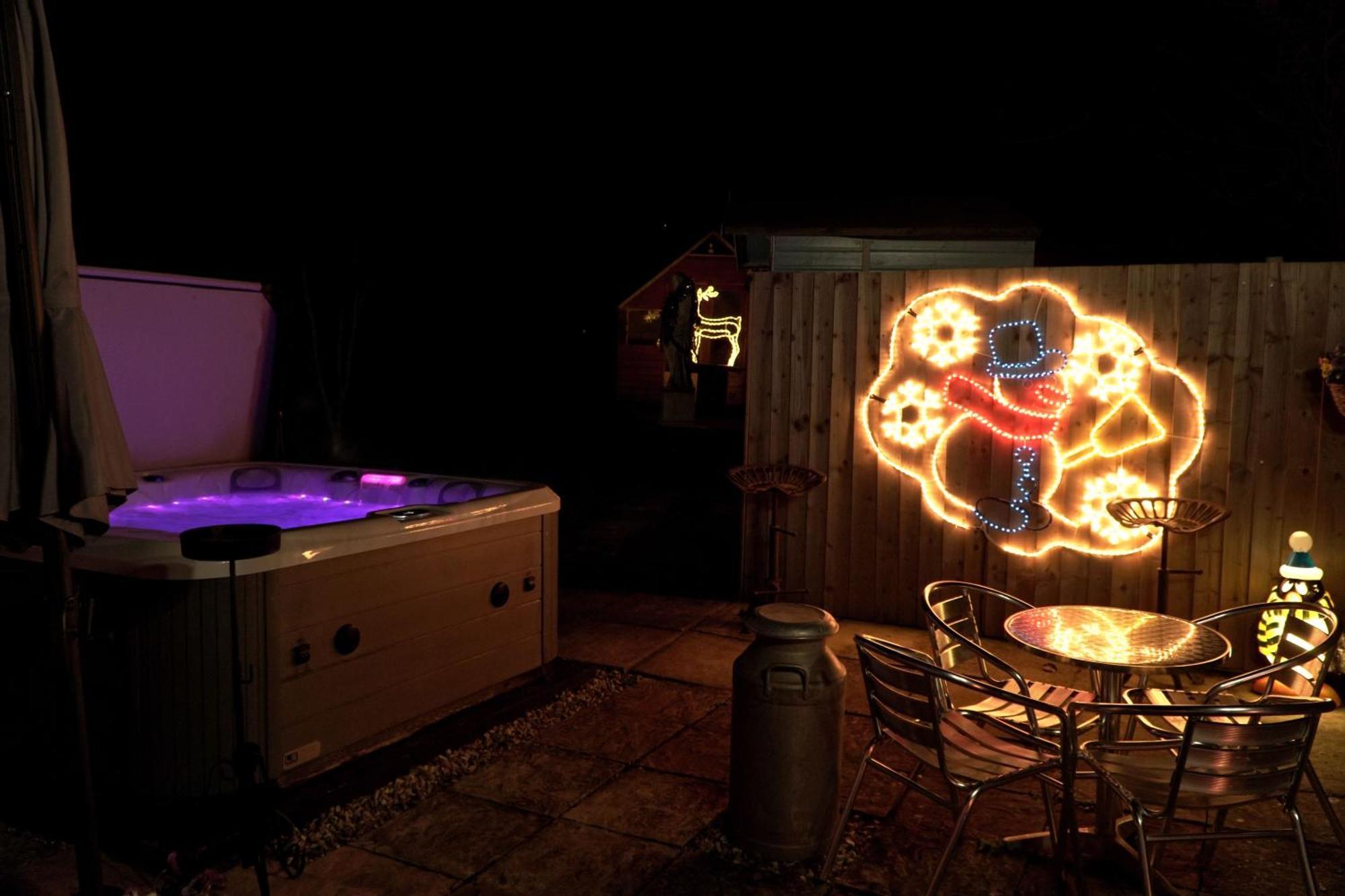 Отель Hot Tub Hideaway Hemyock Экстерьер фото