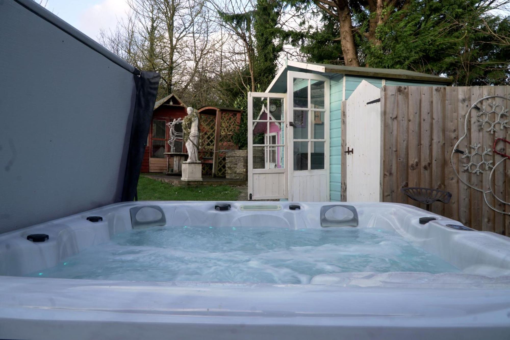 Отель Hot Tub Hideaway Hemyock Экстерьер фото